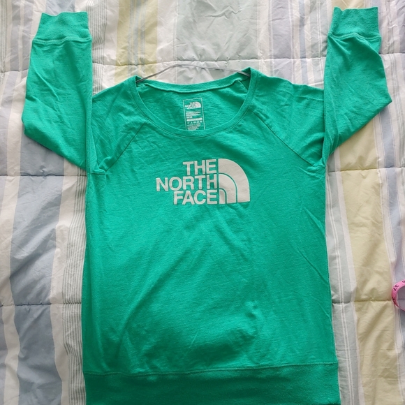 The NORTH FACE green 3/4 sleeve top - Picture 3 of 6